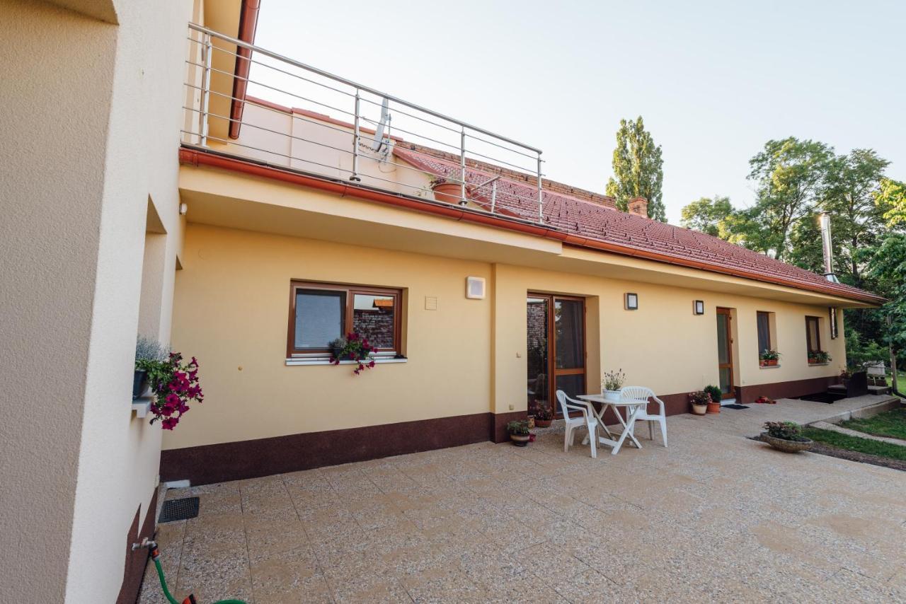 Apartman Pod Borovici Kovalovice Екстериор снимка